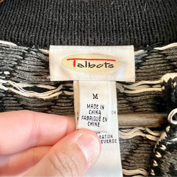 TALBOTS Women’s Black Knit Nordic Snowflake Sweater Cardigan fair isle winter M - Picture 5 of 10